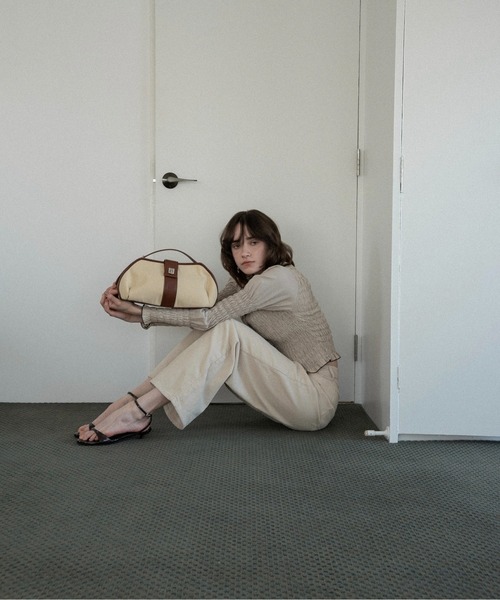 lawgy(ラウジー)の「2way handle tuck nylon bag / 2wayハンドルタックナイロンバッグ(ハンドバッグ・レディース・ブラウン/クリーム・FREE)」の3枚目の写真