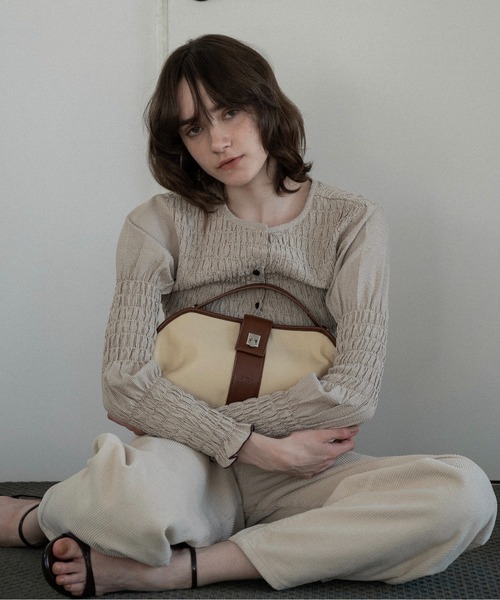 lawgy(ラウジー)の「2way handle tuck nylon bag / 2wayハンドルタックナイロンバッグ(ハンドバッグ・レディース・ブラウン/クリーム・FREE)」の16枚目の写真