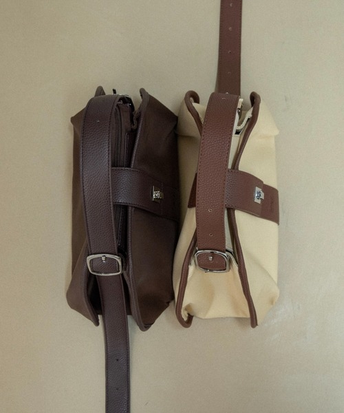 lawgy(ラウジー)の「2way handle tuck nylon bag / 2wayハンドルタックナイロンバッグ(ハンドバッグ・レディース・ブラウン/クリーム・FREE)」の18枚目の写真