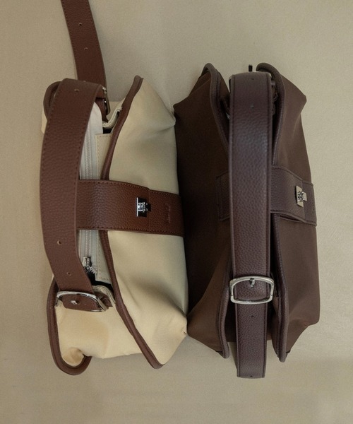 lawgy(ラウジー)の「2way handle tuck nylon bag / 2wayハンドルタックナイロンバッグ(ハンドバッグ・レディース・ブラウン/クリーム・FREE)」の17枚目の写真