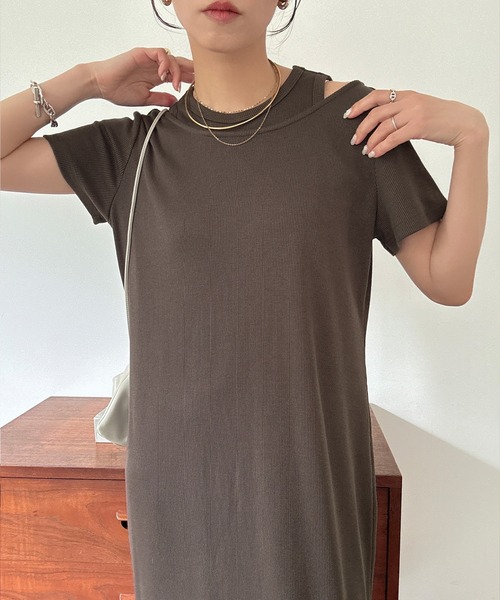 junoah（ジュノア）の「【取り外し可能パット付き】レイヤードカットソーワンピースset（ワンピース・レディース・チャコール/グレイッシュベージュ/ブラック・LARGE/MEDIUM/SMALL）」の13枚目の写真