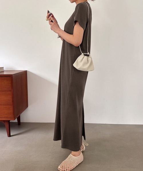 junoah（ジュノア）の「【取り外し可能パット付き】レイヤードカットソーワンピースset（ワンピース・レディース・チャコール/グレイッシュベージュ/ブラック・LARGE/MEDIUM/SMALL）」の16枚目の写真
