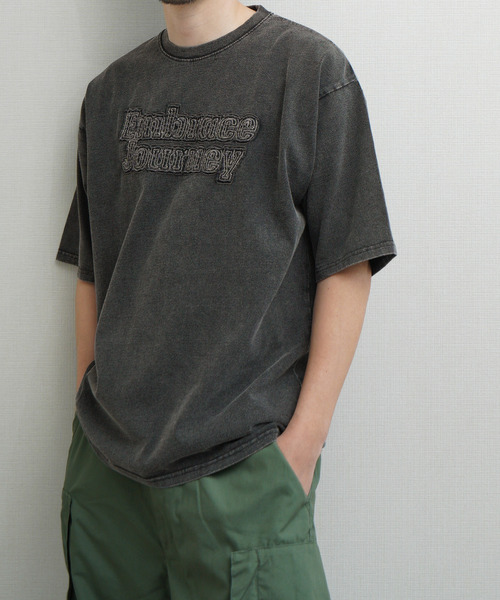 ZIP FIVE(ジップファイブ)の「綿100% 天竺 スノーウォッシュ・ピグメント加工 パッチ使い 半袖Tシャツ(Tシャツ/カットソー・メンズ・グレー/ブラック・MEDIUM/X-LARGE/LARGE)」の4枚目の写真