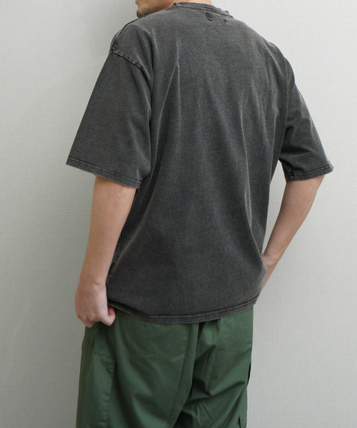 ZIP FIVE(ジップファイブ)の「綿100% 天竺 スノーウォッシュ・ピグメント加工 パッチ使い 半袖Tシャツ(Tシャツ/カットソー・メンズ・グレー/ブラック・MEDIUM/X-LARGE/LARGE)」の5枚目の写真