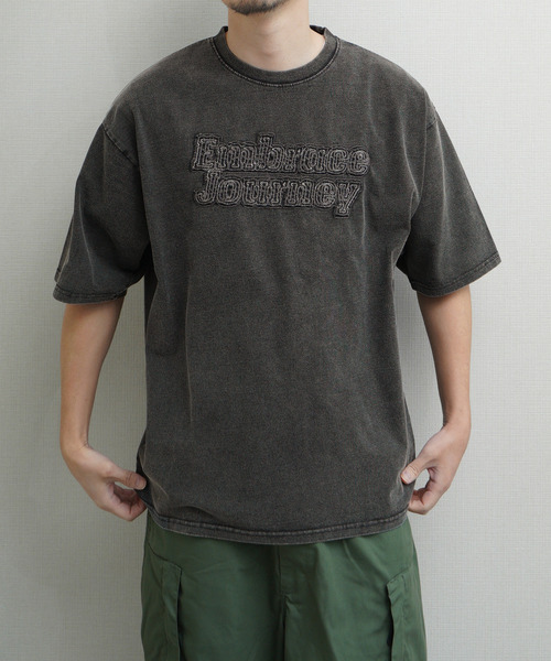ZIP FIVE(ジップファイブ)の「綿100% 天竺 スノーウォッシュ・ピグメント加工 パッチ使い 半袖Tシャツ(Tシャツ/カットソー・メンズ・グレー/ブラック・MEDIUM/X-LARGE/LARGE)」の6枚目の写真