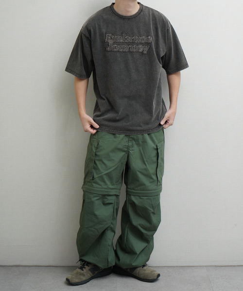 ZIP FIVE(ジップファイブ)の「綿100% 天竺 スノーウォッシュ・ピグメント加工 パッチ使い 半袖Tシャツ(Tシャツ/カットソー・メンズ・グレー/ブラック・MEDIUM/X-LARGE/LARGE)」の8枚目の写真