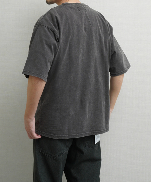 ZIP FIVE(ジップファイブ)の「綿100% 天竺 スノーウォッシュ・ピグメント加工 パッチ使い 半袖Tシャツ(Tシャツ/カットソー・メンズ・グレー/ブラック・MEDIUM/X-LARGE/LARGE)」の12枚目の写真