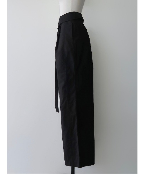 NOWNS(ナウンス)の「Claire | Belt pants(スラックス・レディース・アイボリー/ブラック・FREE)」の7枚目の写真