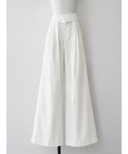 NOWNS(ナウンス)の「Claire | Belt pants(スラックス・レディース・アイボリー/ブラック・FREE)」の11枚目の写真