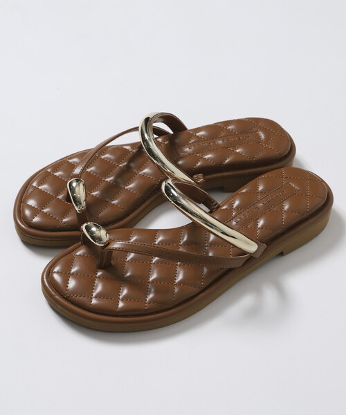 ATELIER BRUGGE(アトリエブルージュ)の「ATELIER BRUGGE/アトリエブルージュ メタルパーツ キルティング フラット トングサンダル / 2.5cmソール (22.5cm~24.5cmサイズ展開)(サンダル・レディース・キャメル/ブラック・SMALL/MEDIUM/LARGE)」の10枚目の写真