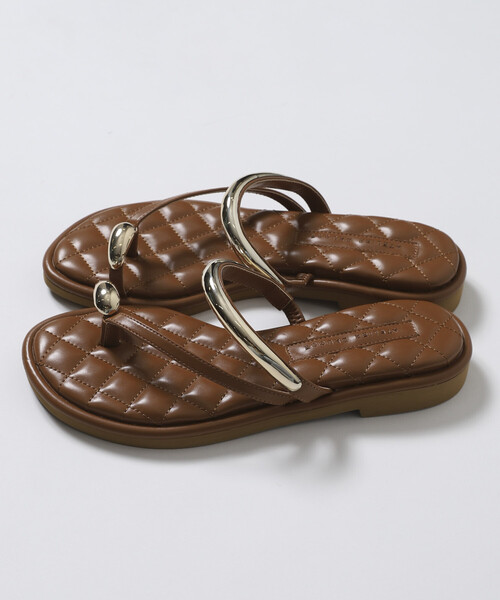 ATELIER BRUGGE(アトリエブルージュ)の「ATELIER BRUGGE/アトリエブルージュ メタルパーツ キルティング フラット トングサンダル / 2.5cmソール (22.5cm~24.5cmサイズ展開)(サンダル・レディース・キャメル/ブラック・SMALL/MEDIUM/LARGE)」の11枚目の写真