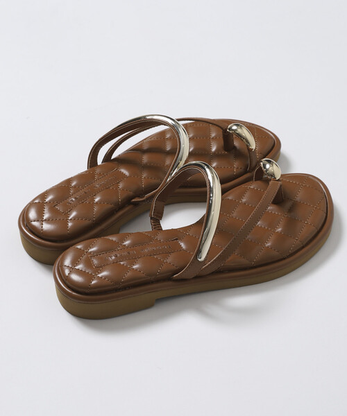 ATELIER BRUGGE(アトリエブルージュ)の「ATELIER BRUGGE/アトリエブルージュ メタルパーツ キルティング フラット トングサンダル / 2.5cmソール (22.5cm~24.5cmサイズ展開)(サンダル・レディース・キャメル/ブラック・SMALL/MEDIUM/LARGE)」の13枚目の写真