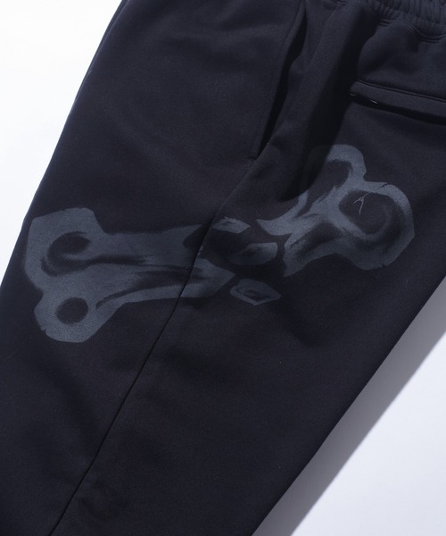 XLARGE（エクストララージ）の「ALLOVER PRINTED SWEAT PANTS（スウェットパンツ・メンズ・ブラック/グレー・S/M/L/XL）」の6枚目の写真