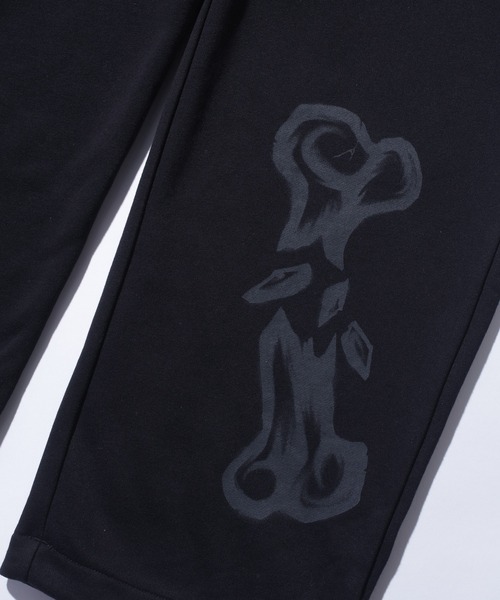 XLARGE(エクストララージ)の「ALLOVER PRINTED SWEAT PANTS(スウェットパンツ・メンズ・ブラック/グレー・S/M/L/XL)」の4枚目の写真