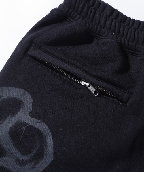 XLARGE(エクストララージ)の「ALLOVER PRINTED SWEAT PANTS(スウェットパンツ・メンズ・ブラック/グレー・S/M/L/XL)」の3枚目の写真