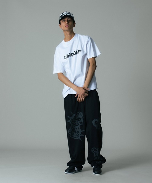 XLARGE(エクストララージ)の「ALLOVER PRINTED SWEAT PANTS(スウェットパンツ・メンズ・ブラック/グレー・S/M/L/XL)」の13枚目の写真