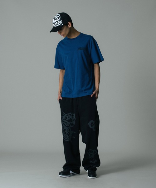 XLARGE(エクストララージ)の「ALLOVER PRINTED SWEAT PANTS(スウェットパンツ・メンズ・ブラック/グレー・S/M/L/XL)」の11枚目の写真