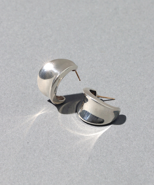Lilas(リラ)の「【SAMH by LILAS】ワイド平甲丸ピアス SV(両耳)(ピアス(両耳用)・レディース・シルバー・FREE)」の1枚目の写真