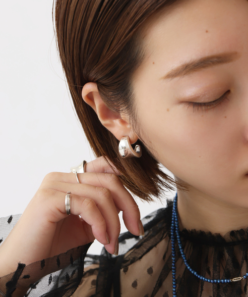 Lilas(リラ)の「【SAMH by LILAS】ワイド平甲丸ピアス SV(両耳)(ピアス(両耳用)・レディース・シルバー・FREE)」の4枚目の写真