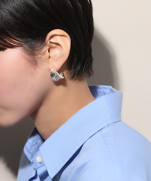 Lilas(リラ)の「【SAMH by LILAS】ワイド平甲丸ピアス SV(両耳)(ピアス(両耳用)・レディース・シルバー・FREE)」の6枚目の写真
