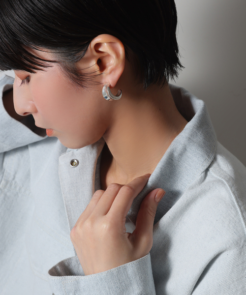 Lilas(リラ)の「【SAMH by LILAS】ワイド平甲丸ピアス SV(両耳)(ピアス(両耳用)・レディース・シルバー・FREE)」の7枚目の写真