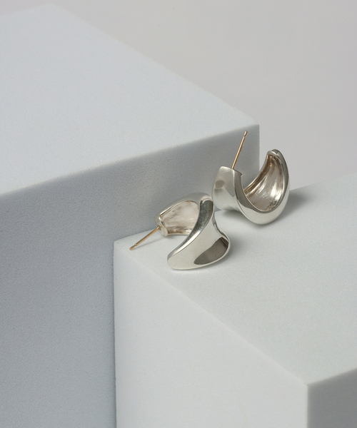 Lilas(リラ)の「【SAMH by LILAS】ワイド平甲丸ピアス SV(両耳)(ピアス(両耳用)・レディース・シルバー・FREE)」の11枚目の写真