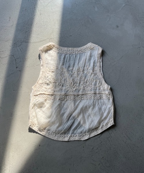 NUJOH(ヌゾ)の「Embroidery Lace Sheer Vest / エンブロイダリーレースシアーベスト(ベスト・レディース・アイボリー・FREE)」の3枚目の写真