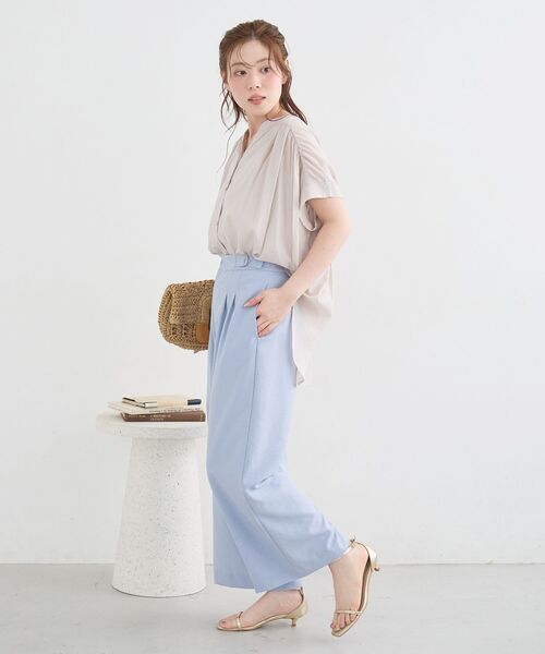 le.coeur blanc(ルクールブラン)の「【手洗い可】タンブラーブッチャータックワイドパンツ(その他パンツ・レディース・ベージュ/ネイビー/サックスブルー・38/36)」の4枚目の写真