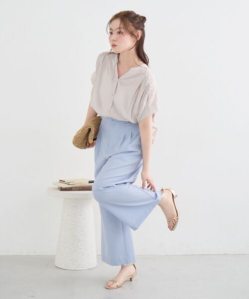 le.coeur blanc(ルクールブラン)の「【手洗い可】タンブラーブッチャータックワイドパンツ(その他パンツ・レディース・ベージュ/ネイビー/サックスブルー・38/36)」の5枚目の写真