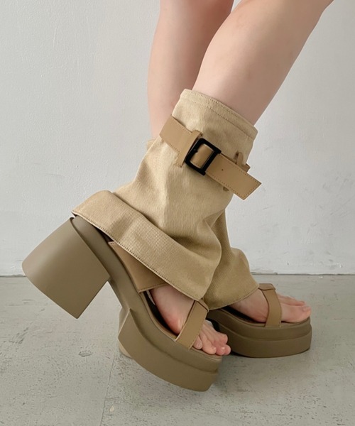 Loueme（ルエム）の「レッグカバー2WAYサンダルブーツ（サンダル・レディース・ベージュ/ブラック・23.5cm/24.5cm）」の10枚目の写真