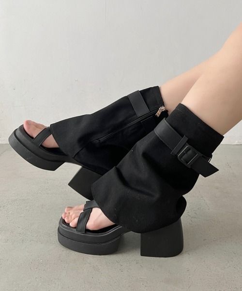 Loueme（ルエム）の「レッグカバー2WAYサンダルブーツ（サンダル・レディース・ベージュ/ブラック・23.5cm/24.5cm）」の4枚目の写真