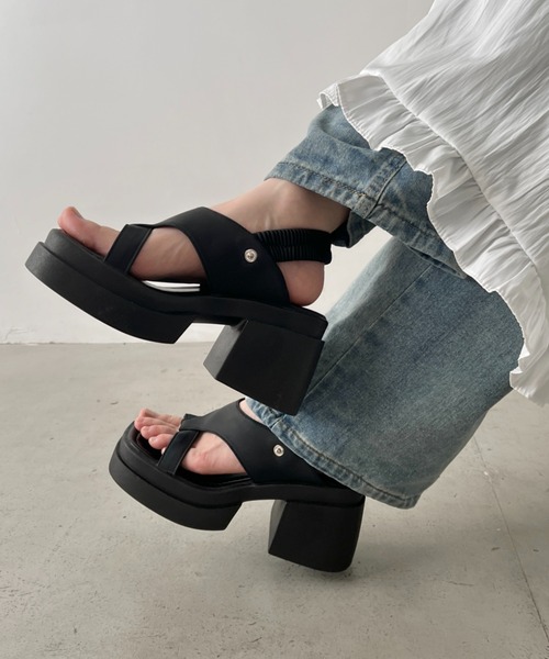 Loueme（ルエム）の「レッグカバー2WAYサンダルブーツ（サンダル・レディース・ベージュ/ブラック・23.5cm/24.5cm）」の9枚目の写真