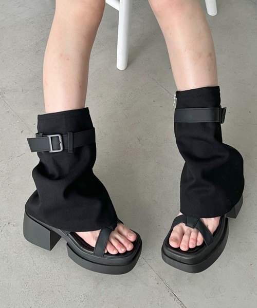 Loueme（ルエム）の「レッグカバー2WAYサンダルブーツ（サンダル・レディース・ベージュ/ブラック・23.5cm/24.5cm）」の5枚目の写真