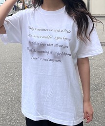バタフライ英字ロゴ半袖Tシャツ
