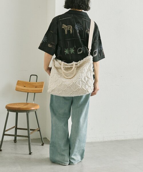 ear PAPILLONNER(イアパピヨネ)の「2WAYシャギートートバッグ《A4サイズ対応》(トートバッグ・レディース・ホワイト/ブルー・FREE)」の3枚目の写真
