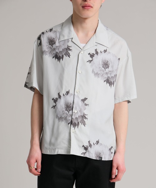 DELUXE(デラックス)の「DELUXE x Kosuke Kawamura Flower Shirts(シャツ/ブラウス・メンズ・ホワイト/ブラック・MEDIUM/SMALL/LARGE)」の2枚目の写真