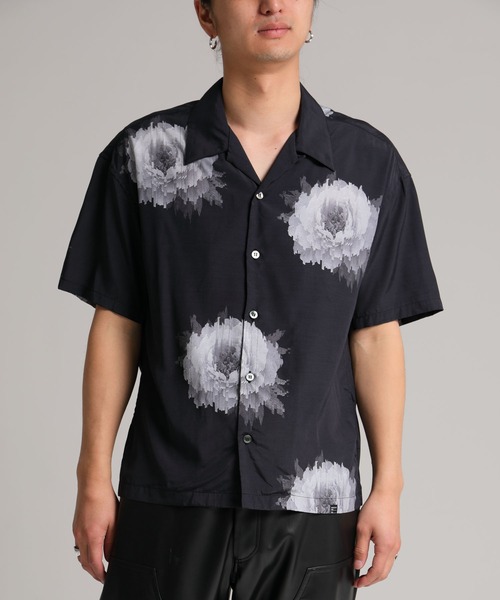 DELUXE(デラックス)の「DELUXE x Kosuke Kawamura Flower Shirts(シャツ/ブラウス・メンズ・ホワイト/ブラック・MEDIUM/SMALL/LARGE)」の1枚目の写真