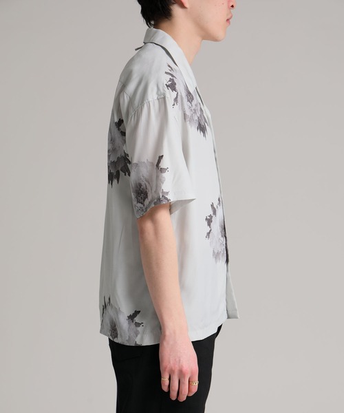 DELUXE(デラックス)の「DELUXE x Kosuke Kawamura Flower Shirts(シャツ/ブラウス・メンズ・ホワイト/ブラック・MEDIUM/SMALL/LARGE)」の5枚目の写真