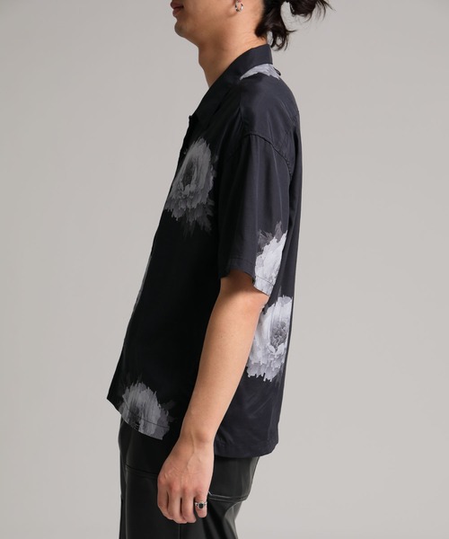DELUXE(デラックス)の「DELUXE x Kosuke Kawamura Flower Shirts(シャツ/ブラウス・メンズ・ホワイト/ブラック・MEDIUM/SMALL/LARGE)」の6枚目の写真