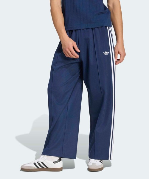 adidas(アディダス)の「BAGGY TRACK PANTS / アディダスオリジナルス adidas Originals(その他パンツ・メンズ・ブルー・SMALL/XX-LARGE/X-SMALL/MEDIUM/X-LARGE/LARGE/3XL)」の1枚目の写真