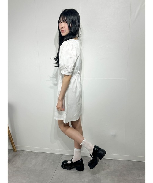 marcydorn(マーシードルン)の「スクエアネックボリューム袖 タイトミニワンピース(ワンピース・レディース・ホワイト・S/M/L)」の6枚目の写真