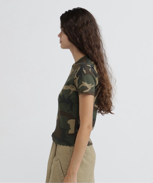AVIREX（アヴィレックス）の「《WEB限定/DAILY/デイリー/WOMAN》 RIB CAMO S/S CREW NECK T-SHIRT（Tシャツ/カットソー・レディース・グレー系カモフラージュ/グリーン系カモフラージュ・M/S）」の5枚目の写真