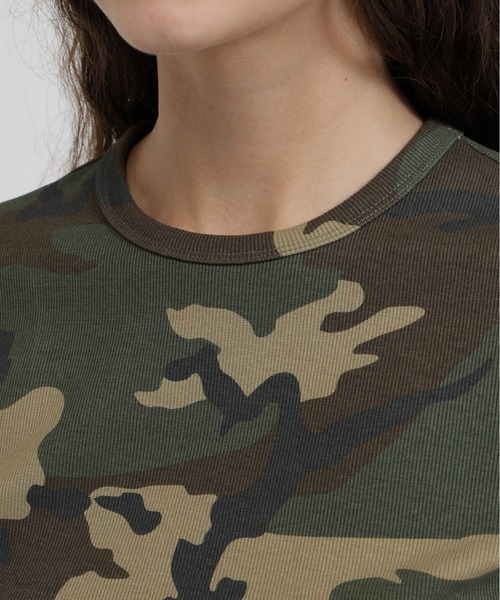 AVIREX（アヴィレックス）の「《WEB限定/DAILY/デイリー/WOMAN》 RIB CAMO S/S CREW NECK T-SHIRT（Tシャツ/カットソー・レディース・グレー系カモフラージュ/グリーン系カモフラージュ・M/S）」の7枚目の写真