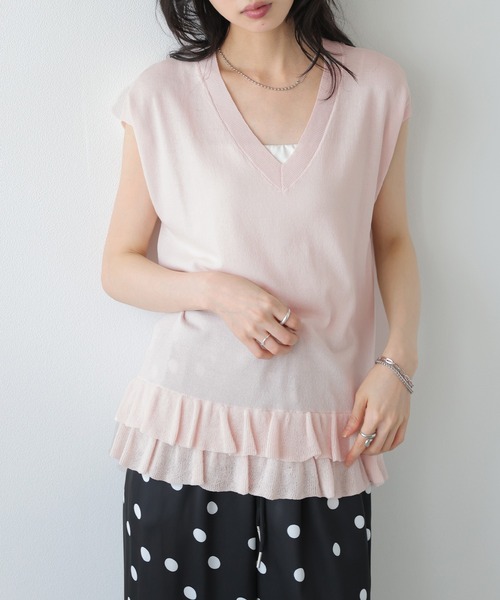 AMELY(エミリー)の「フリルヘム ニットベスト(ベスト・レディース・ホワイト/ブラック/イエロー/ピンク/ベージュ・フリー)」の1枚目の写真