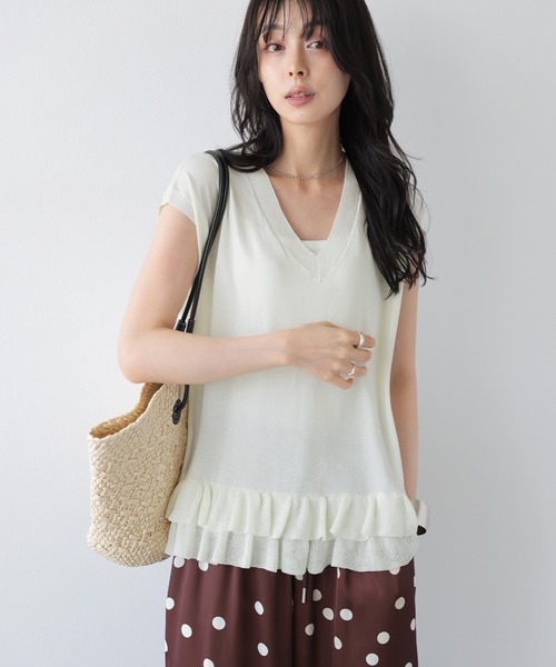 AMELY(エミリー)の「フリルヘム ニットベスト(ベスト・レディース・ホワイト/ブラック/イエロー/ピンク/ベージュ・フリー)」の6枚目の写真