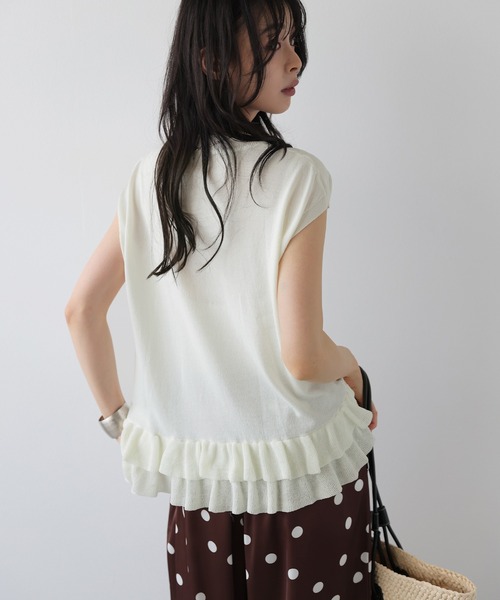 AMELY(エミリー)の「フリルヘム ニットベスト(ベスト・レディース・ホワイト/ブラック/イエロー/ピンク/ベージュ・フリー)」の7枚目の写真
