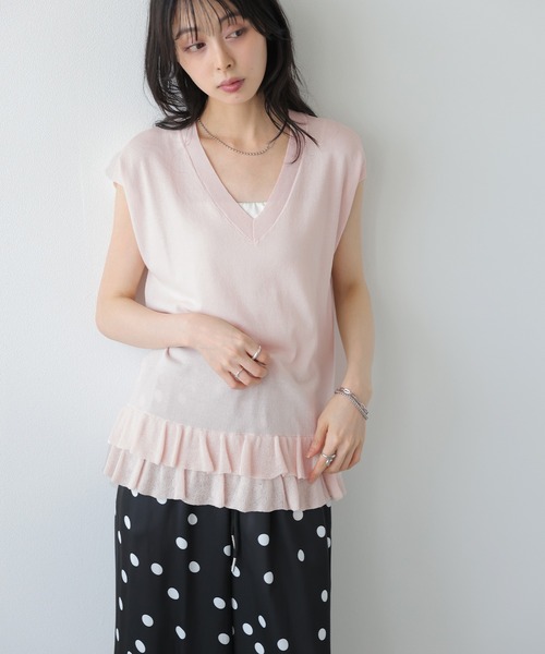 AMELY(エミリー)の「フリルヘム ニットベスト(ベスト・レディース・ホワイト/ブラック/イエロー/ピンク/ベージュ・フリー)」の18枚目の写真
