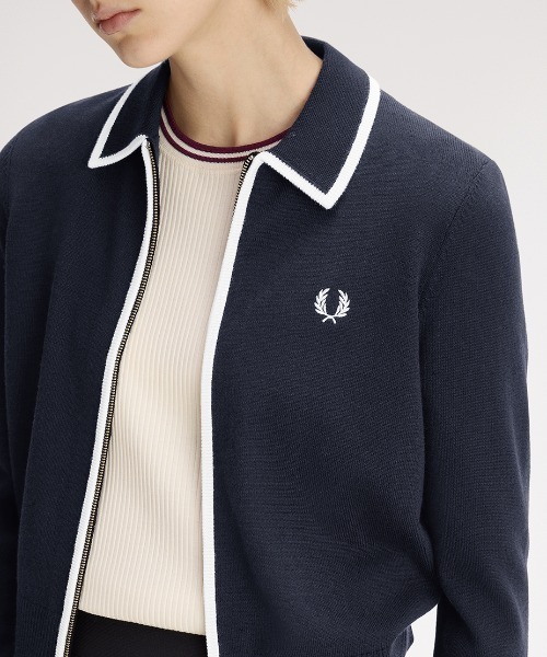 FRED PERRY(フレッドペリー)の「Zip-Through Knitted Shirt/ジップスルーニットシャツ(カーディガン/ボレロ・レディース・ベージュ/ネイビー・10)」の11枚目の写真