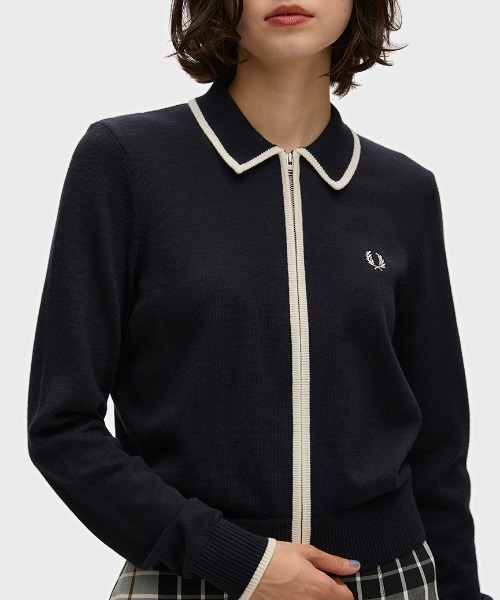 FRED PERRY(フレッドペリー)の「Zip-Through Knitted Shirt/ジップスルーニットシャツ(カーディガン/ボレロ・レディース・ベージュ/ネイビー・10)」の13枚目の写真