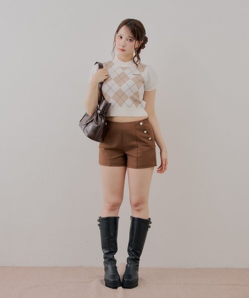 Chico（チコ）の「金ボタンコンパクトショートパンツ（その他パンツ・レディース・ブラウン/ベージュ/ブラック・SMALL/MEDIUM）」の17枚目の写真